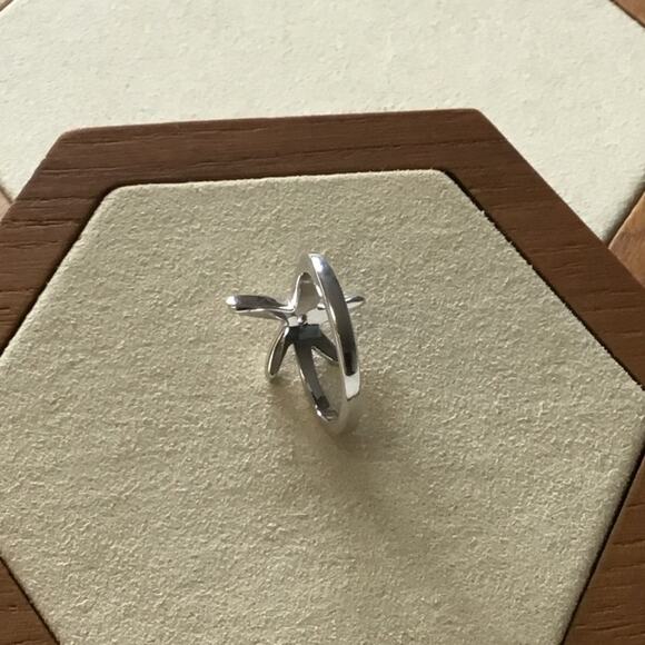 Sterling Silver Classic Star Ring - Picture 5 of 7